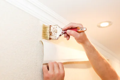 Pose de papier peint à Douilly — revêtements muraux et toiles de verre